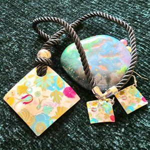 Vintage Jewelry Set - Mother of Pearl Painted Necklace & Earring Set - 20" Long